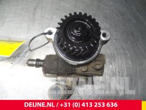 Used Power steering pump Mitsubishi Canter Price € 60,50 Inclusive VAT offered by van Deijne Onderdelen Uden B.V.