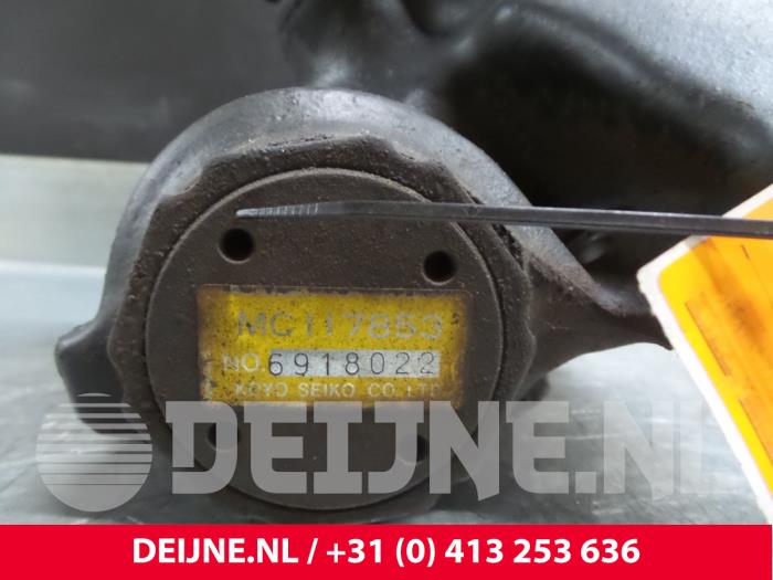 Usagé Pompe de direction Mitsubishi Canter Prix € 90,75 Prix TTC proposé par van Deijne Onderdelen Uden B.V.