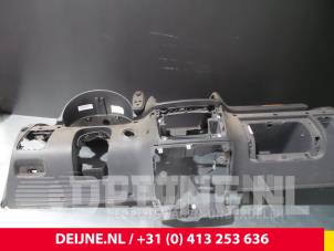 Usagé Airbag droite (tableau de bord) Mercedes Viano Prix sur demande proposé par van Deijne Onderdelen Uden B.V.