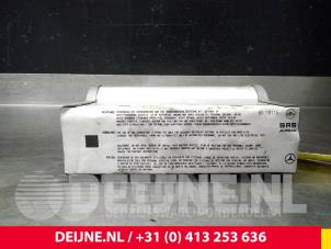 Używane Poduszka powietrzna prawa (deska rozdzielcza) Mercedes Vito (639.6) 2.2 111 CDI 16V Cena € 90,75 Z VAT oferowane przez van Deijne Onderdelen Uden B.V.
