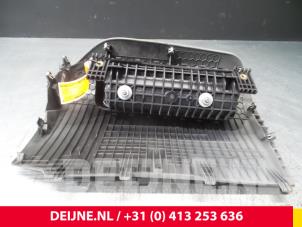 Usagé Airbag droite (tableau de bord) Nissan NV400 Prix sur demande proposé par van Deijne Onderdelen Uden B.V.