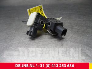 Used Airbag sensor Hyundai H300 Price € 18,15 Inclusive VAT offered by van Deijne Onderdelen Uden B.V.