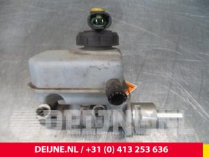 Usagé Cylindre de frein principal Opel Movano (4A1; 4A2; 4B2; 4B3; 4C2; 4C3) 2.5 CDTI 16V DPF Prix sur demande proposé par van Deijne Onderdelen Uden B.V.