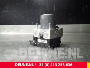 Usagé Pompe ABS Audi A4 Quattro (B7) 2.0 TDI Prix € 30,00 Règlement à la marge proposé par van Deijne Onderdelen Uden B.V.