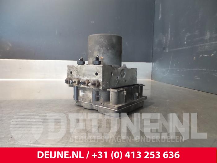 Begagnade ABS-pump Ford Transit Pris € 36,30 Inklusive moms erbjuds av van Deijne Onderdelen Uden B.V.