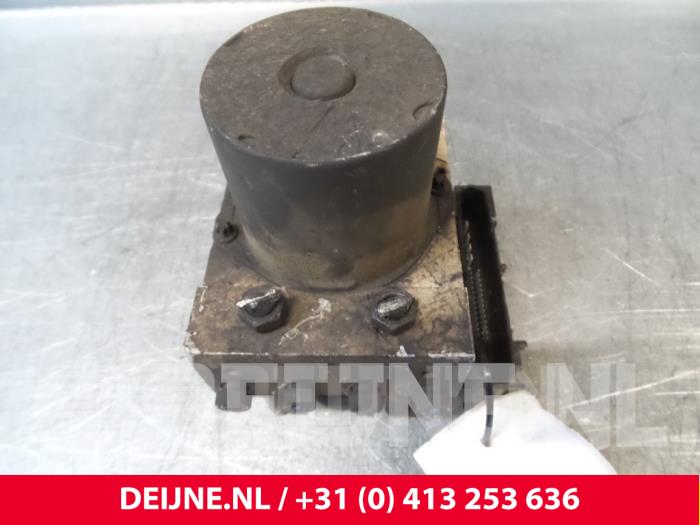 Begagnade ABS-pump Ford Transit Pris € 108,90 Inklusive moms erbjuds av van Deijne Onderdelen Uden B.V.