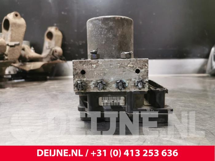 Begagnade ABS-pump Ford Transit Pris € 36,30 Inklusive moms erbjuds av van Deijne Onderdelen Uden B.V.