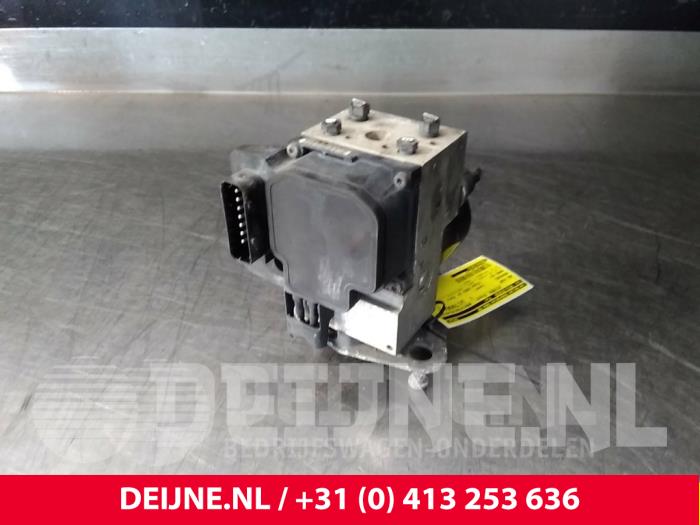 Usagé Bloc ABS Mercedes Vaneo (W414) Prix € 42,35 Prix TTC proposé par van Deijne Onderdelen Uden B.V.