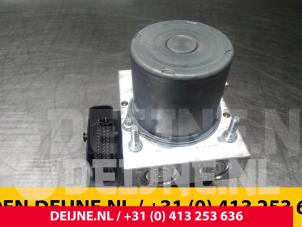 Used ABS pump Mercedes Vito (447.6) 1.6 109 CDI 16V Price € 242,00 Inclusive VAT offered by van Deijne Onderdelen Uden B.V.