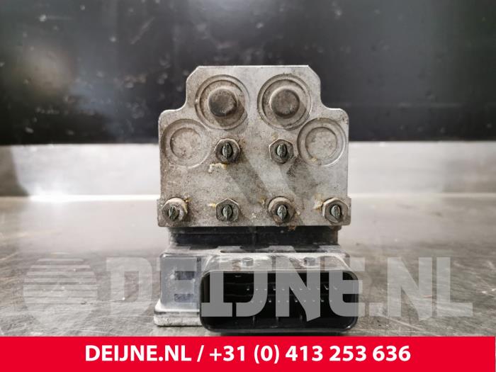 Używane Pompa ABS Opel Movano 2.5 CDTI Cena € 199,65 Z VAT oferowane przez van Deijne Onderdelen Uden B.V.