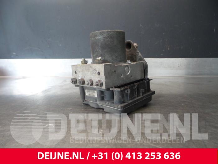 Usagé Pompe ABS Volkswagen Crafter Prix € 84,70 Prix TTC proposé par van Deijne Onderdelen Uden B.V.