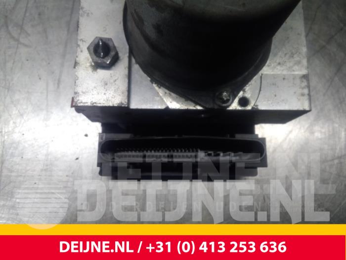 Begagnade ABS-pump Volkswagen Crafter Pris € 296,45 Inklusive moms erbjuds av van Deijne Onderdelen Uden B.V.