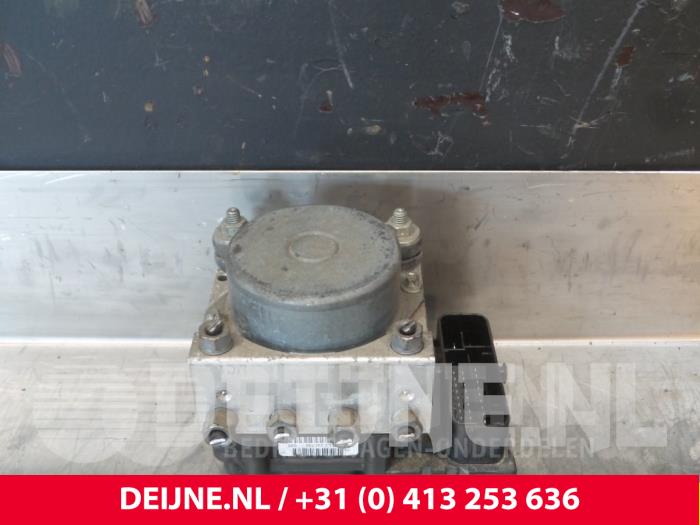 Begagnade ABS-pump Fiat Fiorino Pris € 24,20 Inklusive moms erbjuds av van Deijne Onderdelen Uden B.V.