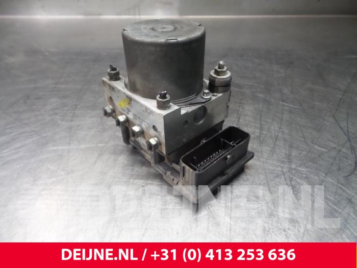 Begagnade ABS-pump Nissan NV 200 (M20M) 1.5 dCi 105 Pris € 36,30 Inklusive moms erbjuds av van Deijne Onderdelen Uden B.V.