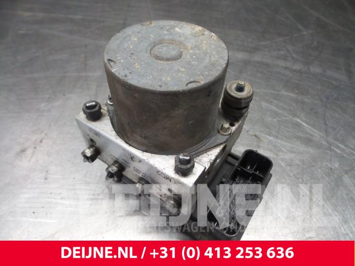Begagnade ABS-pump Nissan NV 200 (M20M) 1.5 dCi 86 Pris € 36,30 Inklusive moms erbjuds av van Deijne Onderdelen Uden B.V.