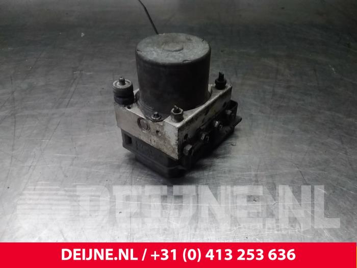 Używane Pompa ABS Nissan NV200 Cena € 36,30 Z VAT oferowane przez van Deijne Onderdelen Uden B.V.