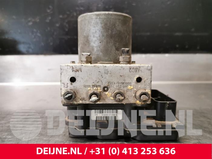 Usagé Bloc ABS Iveco New Daily Prix € 242,00 Prix TTC proposé par van Deijne Onderdelen Uden B.V.