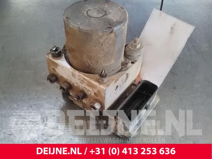 Używane Pompa ABS Citroen Jumpy Cena € 12,10 Z VAT oferowane przez van Deijne Onderdelen Uden B.V.