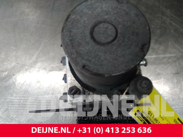 Używane Pompa ABS Citroen Jumpy Cena € 30,25 Z VAT oferowane przez van Deijne Onderdelen Uden B.V.