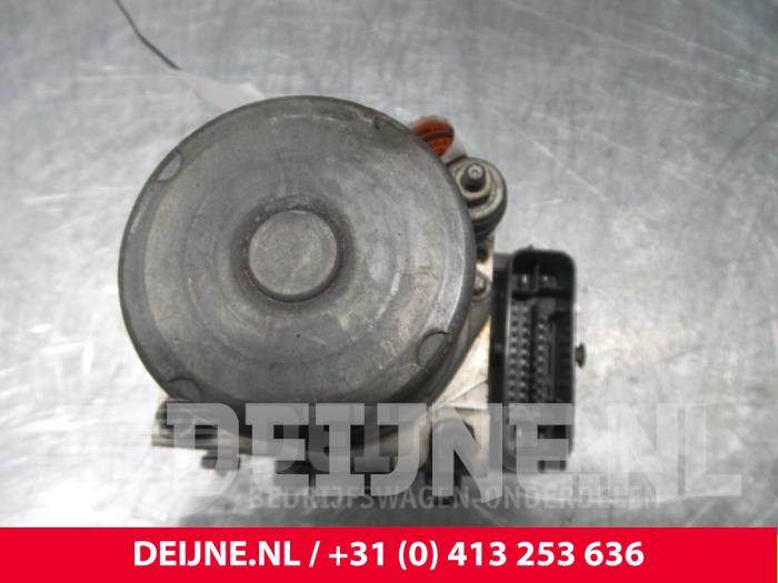 Usagé Bloc ABS Peugeot Boxer (U9) 3.0 HDi 160 Euro 4 Prix € 102,85 Prix TTC proposé par van Deijne Onderdelen Uden B.V.