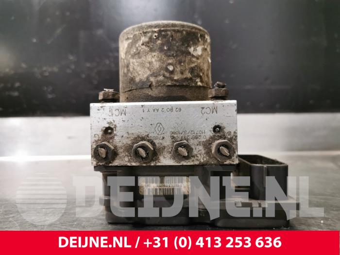 Usagé Bloc ABS Renault Master III (MA/MB/MC/MD/MH/MF/MG/MH) 2.3 dCi 16V Prix € 30,25 Prix TTC proposé par van Deijne Onderdelen Uden B.V.