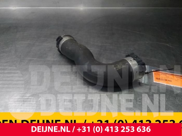Gebrauchte Intercooler Schlauch Mercedes Vito (447.6) 1.6 111 CDI 16V Preis € 30,25 Mit Mehrwertsteuer angeboten von van Deijne Onderdelen Uden B.V.