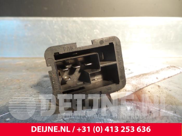 Cooling fan resistor from a Opel Astra 2001