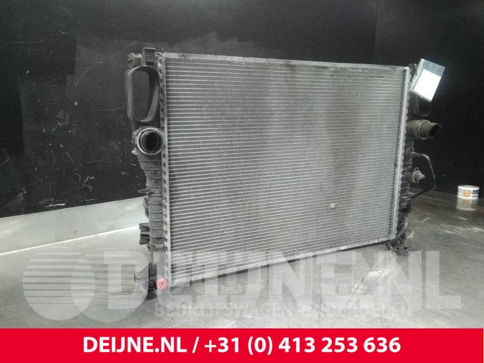 Used Radiator Mercedes E (W211) 2.2 E-220 CDI 16V Price € 45,00 Margin scheme offered by van Deijne Onderdelen Uden B.V.