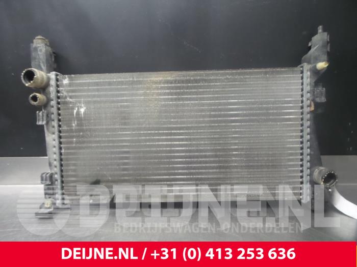 Usagé Radiateur Peugeot Bipper Prix € 48,40 Prix TTC proposé par van Deijne Onderdelen Uden B.V.
