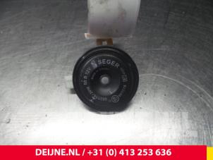 Gebrauchte Hupe Renault Master Preis € 24,20 Mit Mehrwertsteuer angeboten von van Deijne Onderdelen Uden B.V.