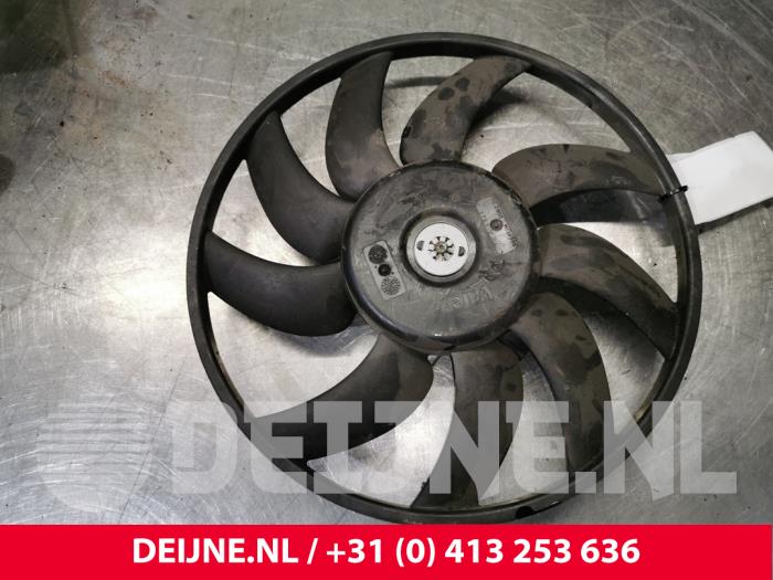 Używane Wentylator Audi Q3 (8UB/8UG) 2.0 TDI 16V 170 Cena € 30,25 Z VAT oferowane przez van Deijne Onderdelen Uden B.V.