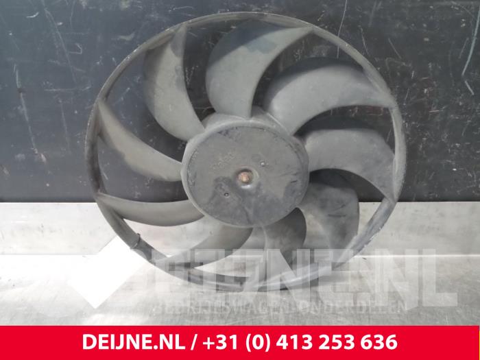 Używane Wentylator Nissan Interstar Cena € 24,20 Z VAT oferowane przez van Deijne Onderdelen Uden B.V.