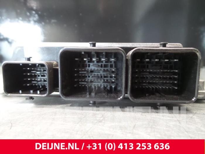 Engine management computer Peugeot 208 9805321980 ZMZ