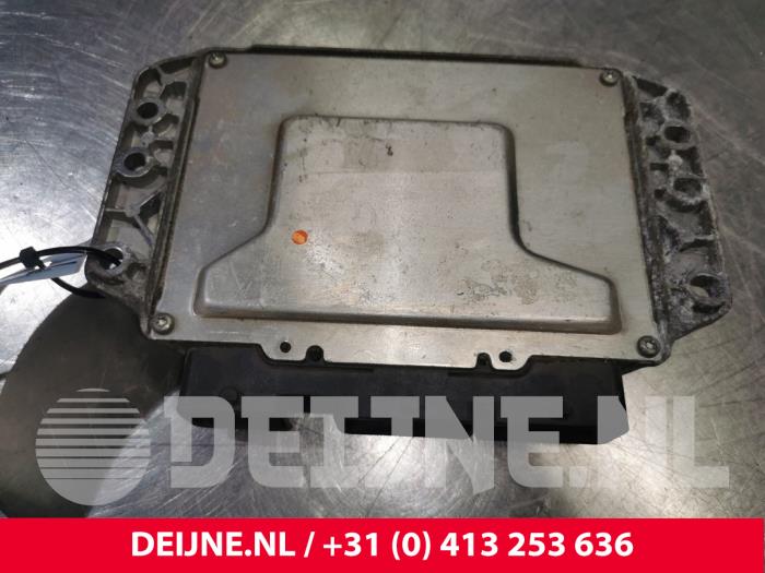 Used Engine management computer Renault Clio Price € 60,00 Margin scheme offered by van Deijne Onderdelen Uden B.V.