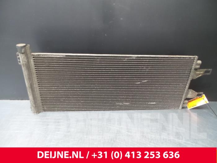 Air conditioning condenser from a Peugeot Boxer (U9) 3.0 HDi 160 Euro 4 2009