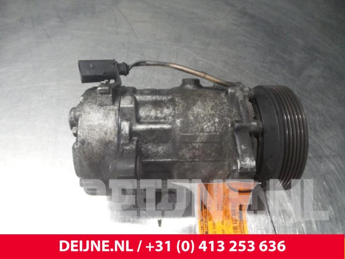 Usagé Compresseur de clim Volkswagen Transporter T5 1.9 TDi Prix € 60,50 Prix TTC proposé par van Deijne Onderdelen Uden B.V.