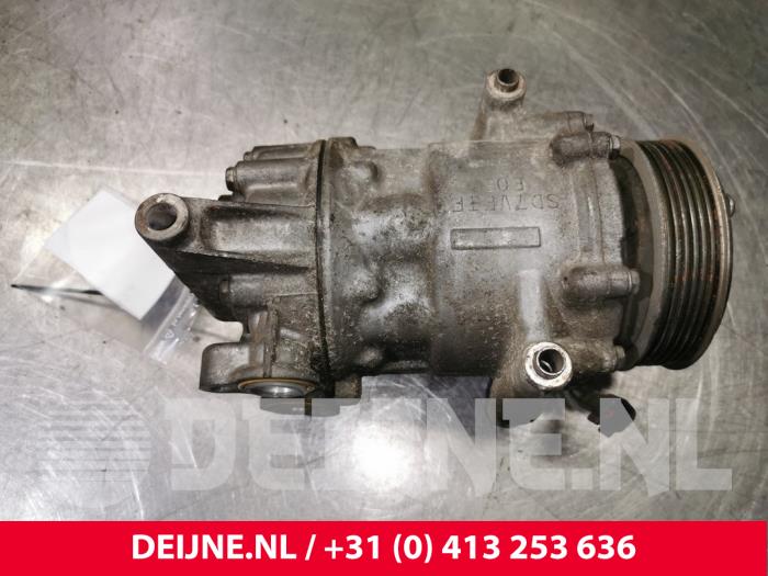 Air conditioning pump from a Peugeot Boxer (U9)  2015