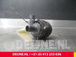 Usados Bomba de agua Volkswagen Crafter Precio € 72,60 IVA incluido ofrecido por van Deijne Onderdelen Uden B.V.