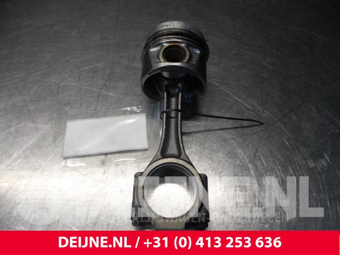 Usados Pistón Audi A4 Precio € 145,20 IVA incluido ofrecido por van Deijne Onderdelen Uden B.V.