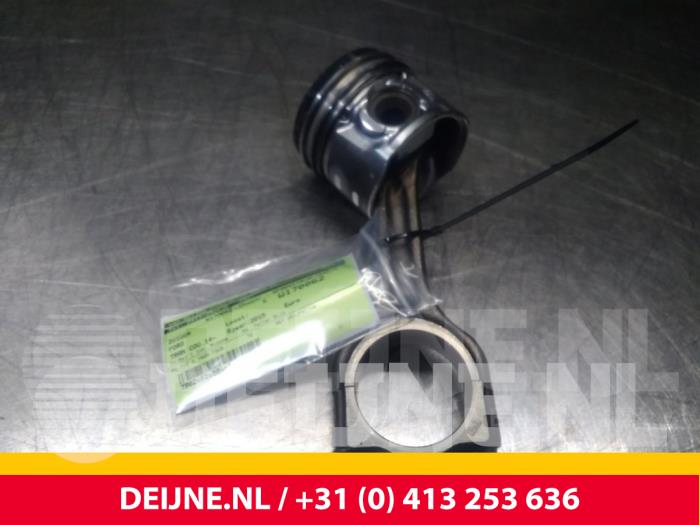 Usados Pistón Ford Transit Courier 1.6 TDCi Precio € 24,20 IVA incluido ofrecido por van Deijne Onderdelen Uden B.V.