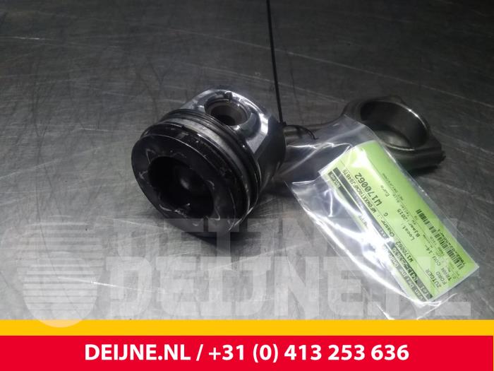 Kolben van een Ford Transit Courier 1.6 TDCi 2015