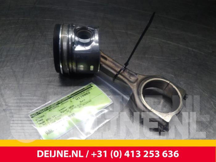 Usados Pistón Ford Transit Courier 1.6 TDCi Precio € 24,20 IVA incluido ofrecido por van Deijne Onderdelen Uden B.V.