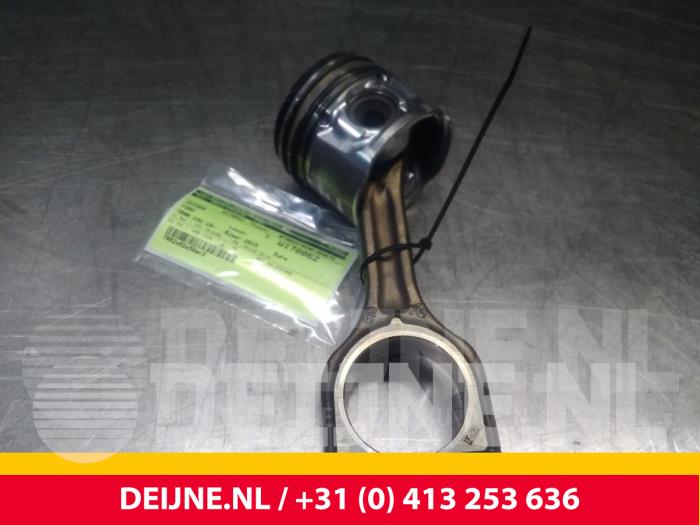Usados Pistón Ford Transit Courier 1.6 TDCi Precio € 24,20 IVA incluido ofrecido por van Deijne Onderdelen Uden B.V.
