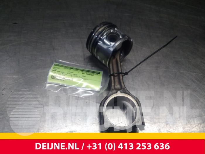 Usados Pistón Ford Transit Courier 1.6 TDCi Precio € 24,20 IVA incluido ofrecido por van Deijne Onderdelen Uden B.V.