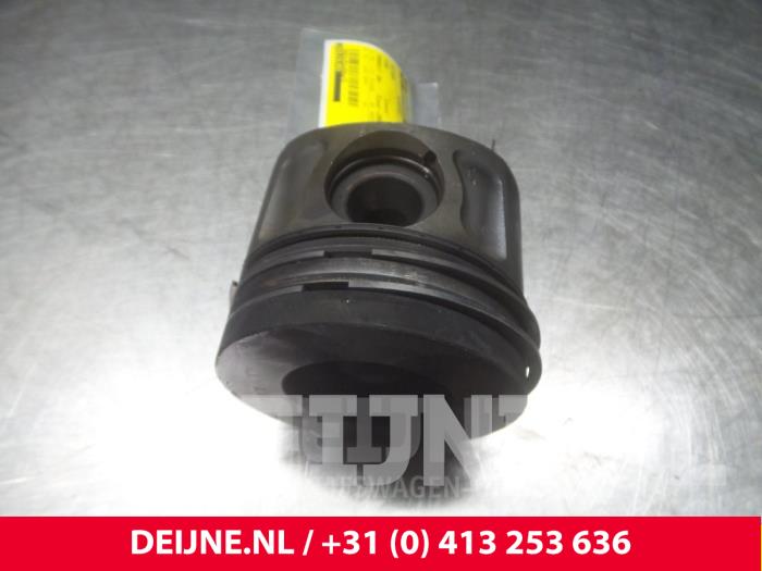 Usados Pistón Ford Transit Precio € 36,30 IVA incluido ofrecido por van Deijne Onderdelen Uden B.V.