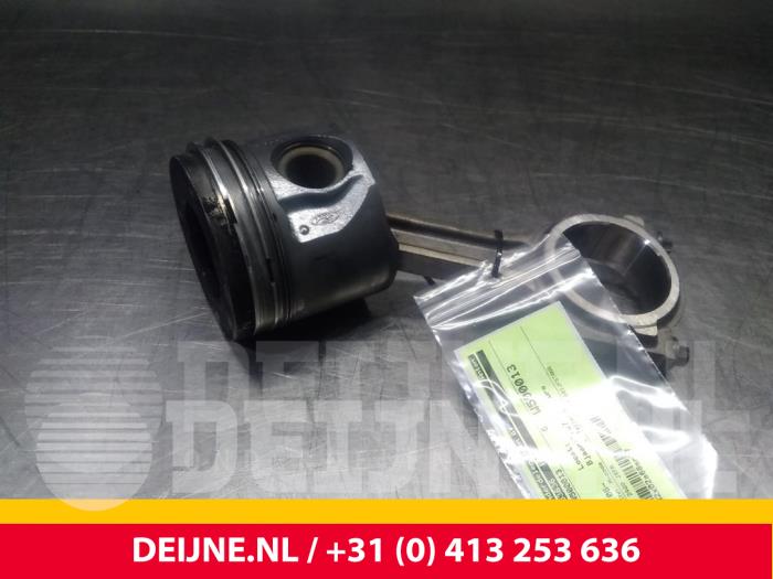Usados Pistón Ford Transit Precio € 36,30 IVA incluido ofrecido por van Deijne Onderdelen Uden B.V.