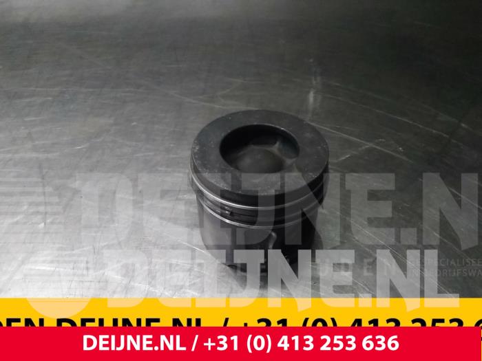 Usados Pistón Ford Transit Precio € 60,50 IVA incluido ofrecido por van Deijne Onderdelen Uden B.V.