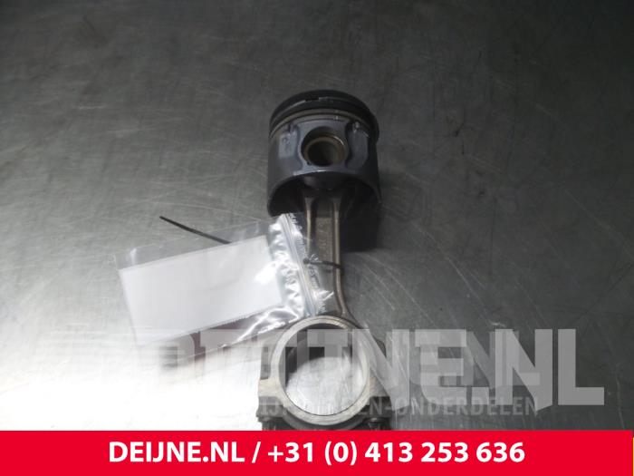Usados Pistón Ford Transit Precio € 60,50 IVA incluido ofrecido por van Deijne Onderdelen Uden B.V.