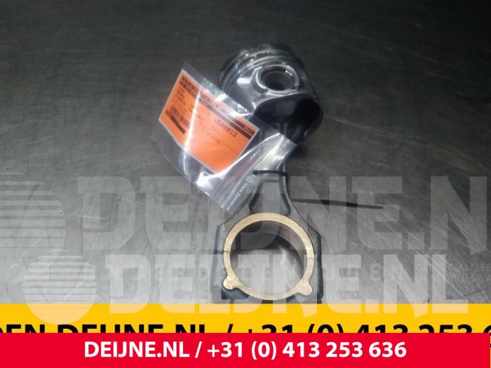 Begagnade Kolv Mercedes B-Klasse Pris € 145,20 Inklusive moms erbjuds av van Deijne Onderdelen Uden B.V.