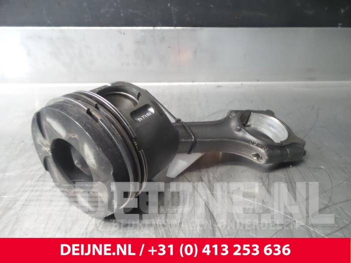 Usados Pistón Mercedes Sprinter Precio € 6,05 IVA incluido ofrecido por van Deijne Onderdelen Uden B.V.